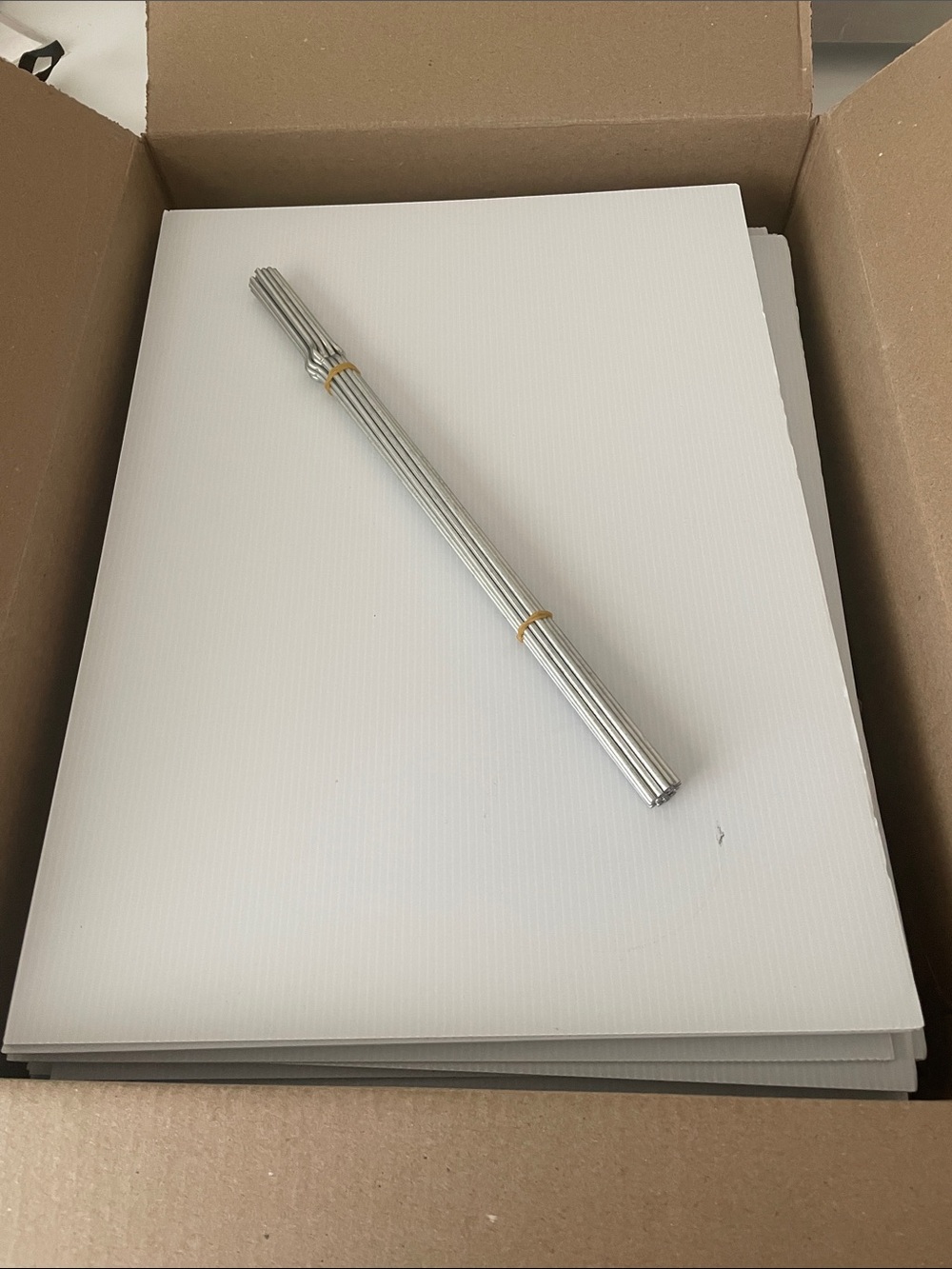 White 14” x 19” stake signs – white